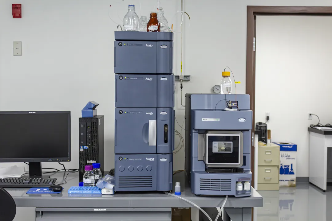 Ultra-Performance Liquid Chromatography Mass Spectrometer – Dual Detector